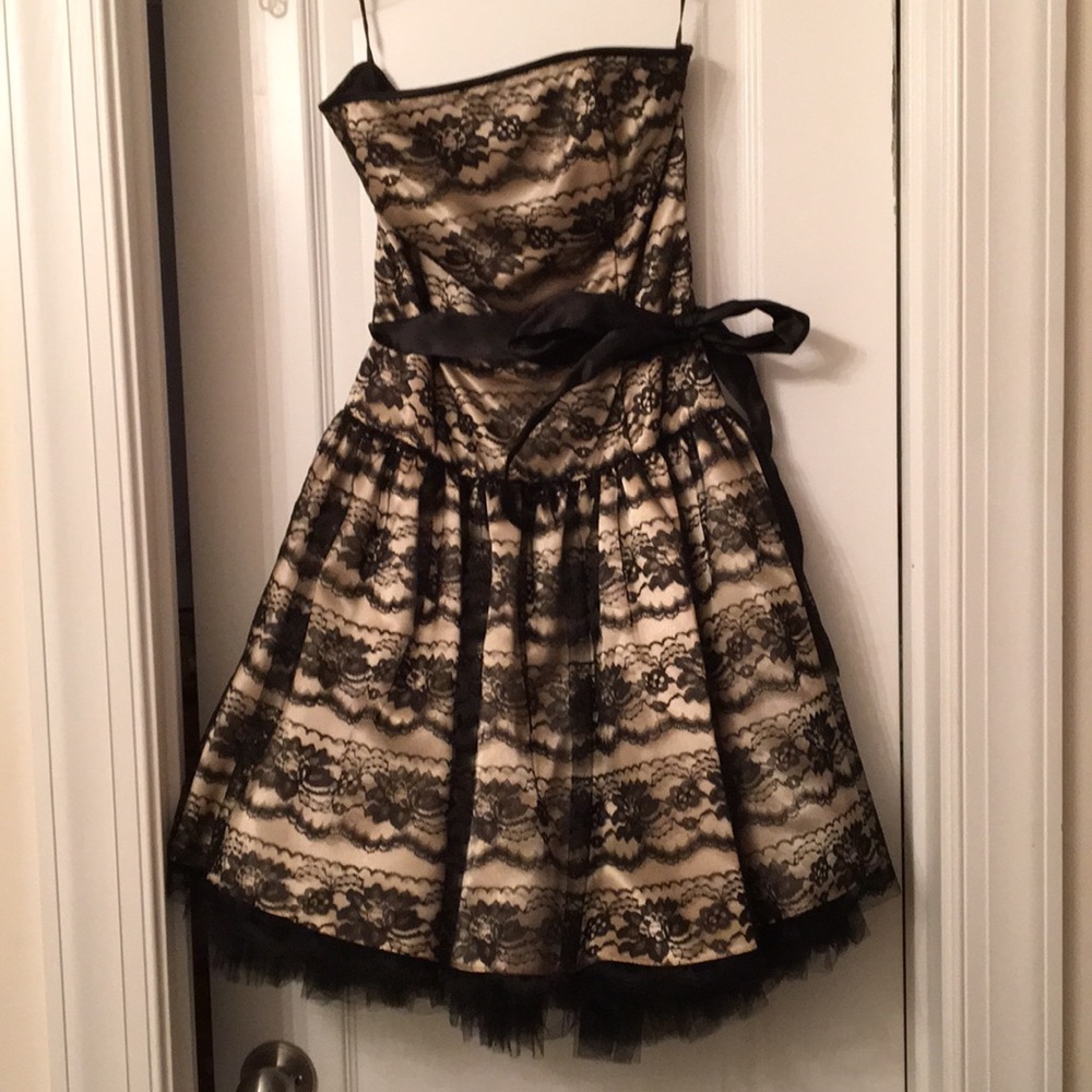 Beautiful  strapless black lace formal dress